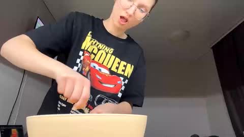 Snapshot of vanfinster chatting on 11.29.25 Kim online show from 11.29.25