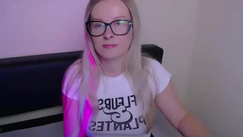 Mia online show from 09.22.25