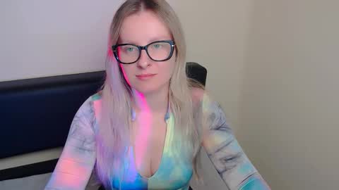 Mia online show from 10.03.25