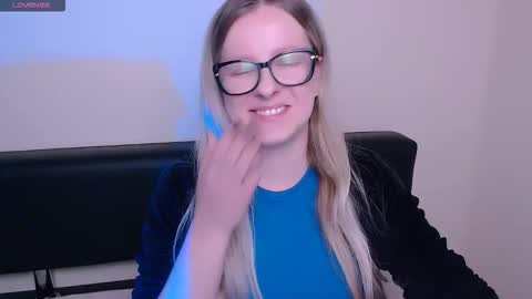 Mia online show from 10.28.25