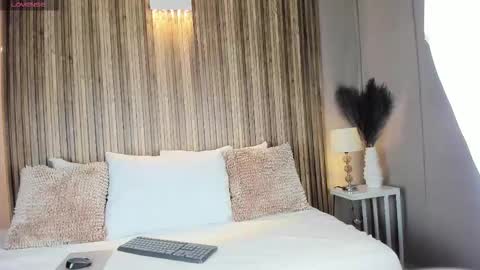 V A N N E S A   online show from 11.07.25