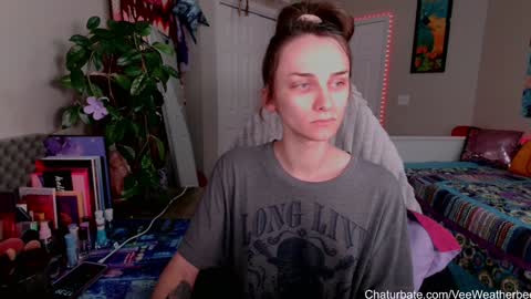 Snapshot of veeweatherbee chatting on 01.27.25 Violet Weatherbee online show from 01.27.25