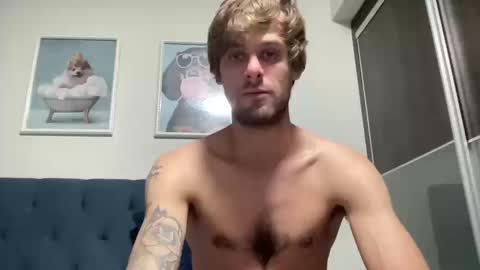 Snapshot of vegassangel chatting on 10.10.25 Joeyyy online show from 10.10.25