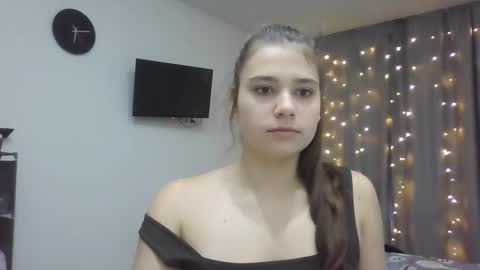 Snapshot of velveted_ivy chatting on 10.31.25 velveted_ivy online show from 10.31.25