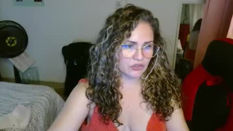 Snapshot of venecasexy44 chatting on 10.04.25 venecasexy44 online show from 10.04.25