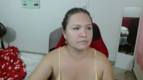 Snapshot of venecasexy44 chatting on 10.05.25 venecasexy44 online show from 10.05.25
