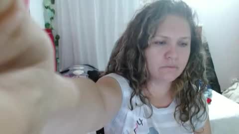 Snapshot of venecasexy44 chatting on 10.24.25 venecasexy44 online show from 10.24.25