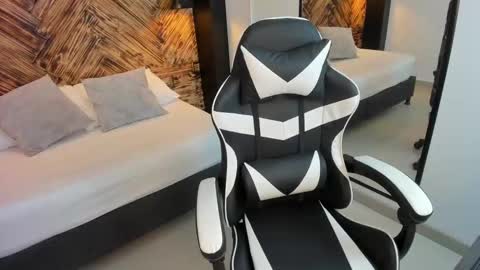 V E N U S  online show from 09.19.25