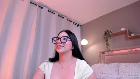 Snapshot of venus_reid chatting on 09.18.25 venus_reid online show from 09.18.25