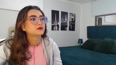 Snapshot of venus_steffen chatting on 10.27.25 Mia online show from 10.27.25