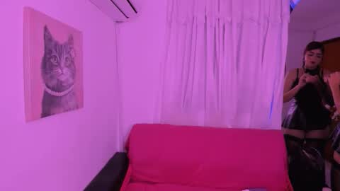 Snapshot of venus_velvet chatting on 11.19.25 venus_velvet online show from 11.19.25