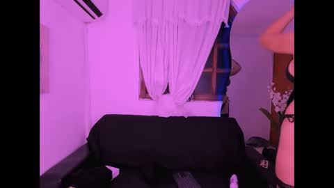 Snapshot of venus_velvet chatting on 11.20.25 venus_velvet online show from 11.20.25