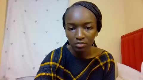 Snapshot of verah_vee chatting on 10.11.25 verah online show from 10.11.25