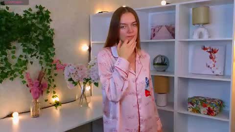 Snapshot of vernitashinsky chatting on 09.22.25 Olivia online show from 09.22.25