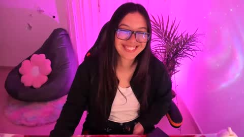Snapshot of verolake chatting on 02.21.25 Verolake online show from 02.21.25