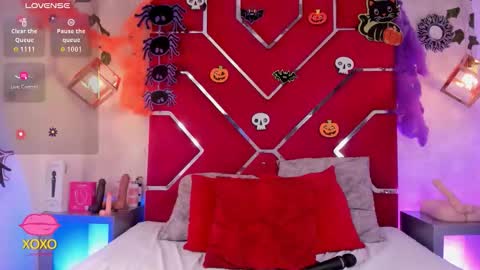 Veronica Olson online show from 10.30.25