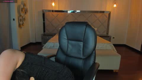 Snapshot of veronicacruz1 chatting on 02.01.25 Vero online show from 02.01.25