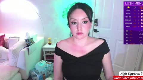 Snapshot of vesafine chatting on 12.19.24 vesafine online show from 12.19.24