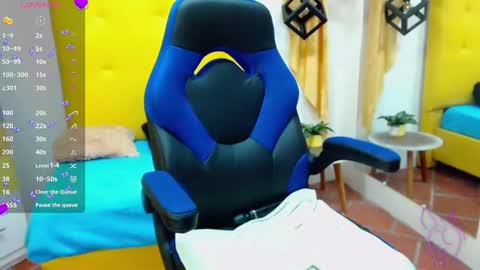 Snapshot of vic_nahomy chatting on 01.29.25 nahomy online show from 01.29.25