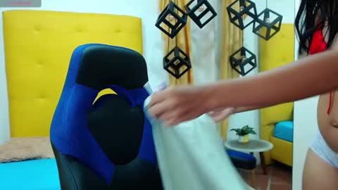 Snapshot of vic_nahomy chatting on 01.30.25 nahomy online show from 01.30.25