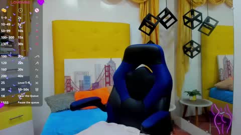 Snapshot of vic_nahomy chatting on 02.13.25 nahomy online show from 02.13.25