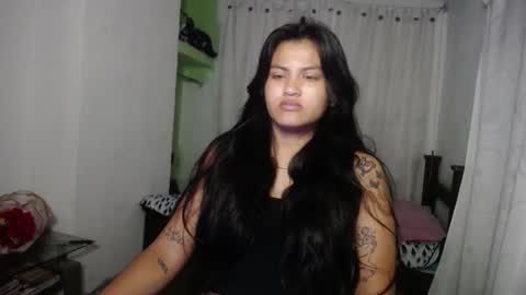 Snapshot of vic_nahomy chatting on 11.04.25 nahomy online show from 11.04.25