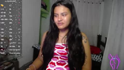 Snapshot of vic_nahomy chatting on 11.08.25 nahomy online show from 11.08.25