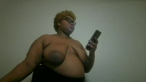 Snapshot of vickiryder56 chatting on 11.09.25 vickiryder56 online show from 11.09.25