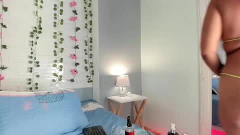 Snapshot of vicky_ruiz chatting on 03.07.25 V I C K Y online show from 03.07.25