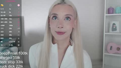 Snapshot of vickyfuckingdoll chatting on 10.21.25 vickyfuckingdoll online show from 10.21.25