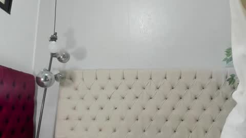 Snapshot of victoria_colemann chatting on 12.19.24 Victoria online show from 12.19.24