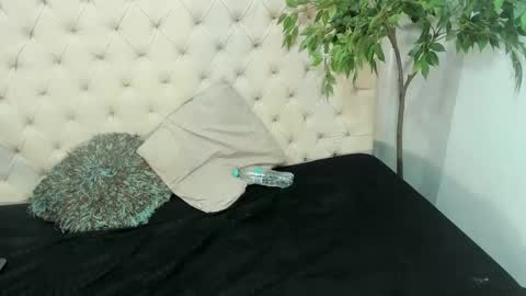 Snapshot of victoria_colemann chatting on 01.23.25 Victoria online show from 01.23.25