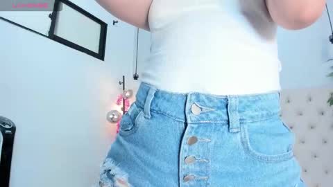 Snapshot of victoria_colemann chatting on 10.17.25 Victoria online show from 10.17.25