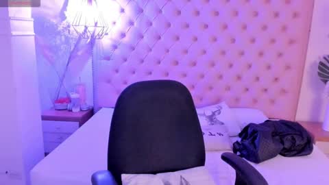 Snapshot of victoria_kitt chatting on 09.27.25 victoria_kitt online show from 09.27.25