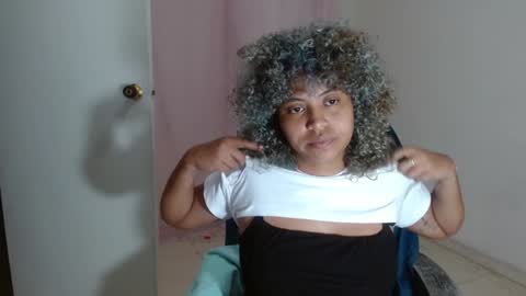 Snapshot of victoria_miler chatting on 01.16.25 VICKY online show from 01.16.25