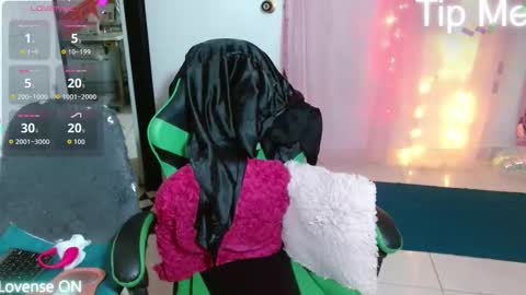 Snapshot of victoria_miler chatting on 10.06.25 VICKY online show from 10.06.25