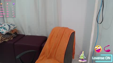 Snapshot of victoria_milf06 chatting on 12.30.24 victoria online show from 12.30.24