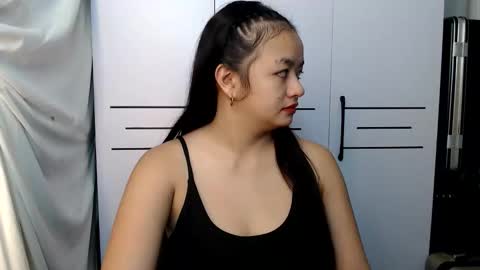 Snapshot of victoriaharper2 chatting on 09.11.25 Victoria Harper online show from 09.11.25