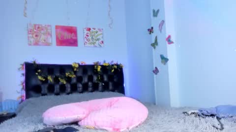 Victoria Larson - Independient Model online show from 11.07.25