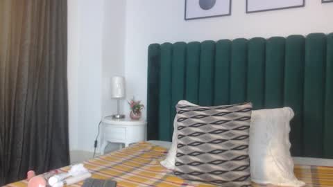 victoriaqueen_fg_ online show from 10.08.25