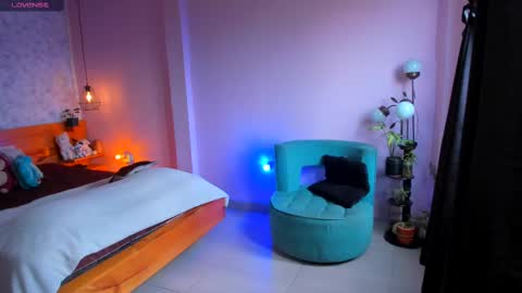 Snapshot of victoriasmithtv chatting on 03.08.25 victoriasmithtv online show from 03.08.25