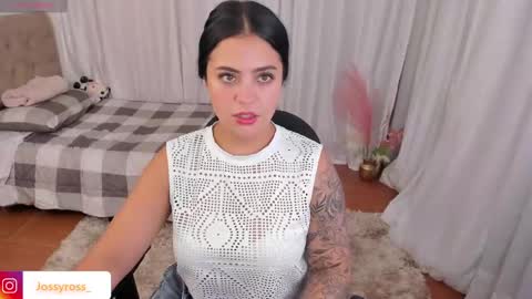 V  I C  T O R I A  online show from 12.06.24