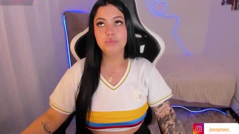 V  I C  T O R I A  online show from 10.11.25