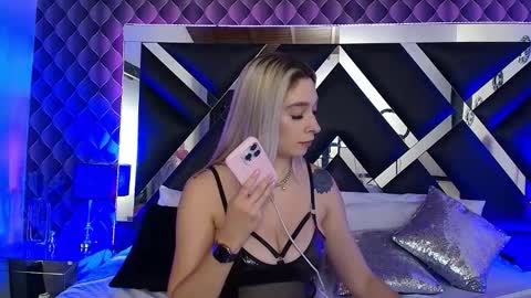 victtoria lee online show from 11.22.25