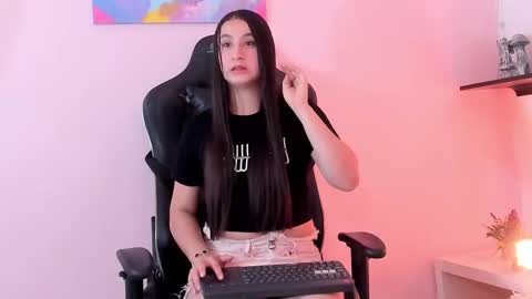 Snapshot of viictoria_rose chatting on 12.03.25 viictoria_rose online show from 12.03.25