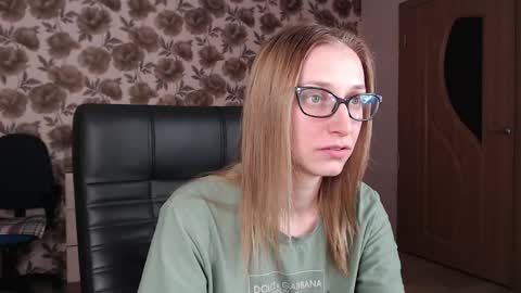 Snapshot of vikaericka chatting on 02.02.25 Vika online show from 02.02.25