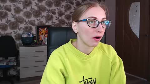 Snapshot of vikaericka chatting on 02.09.25 Vika online show from 02.09.25