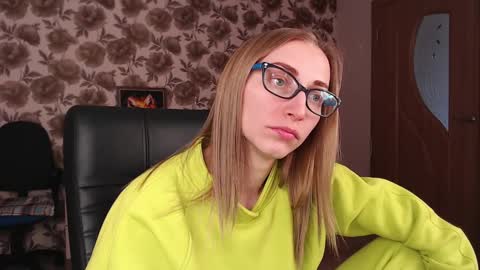 Snapshot of vikaericka chatting on 02.09.25 Vika online show from 02.09.25