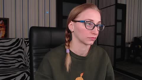 Snapshot of vikaericka chatting on 03.11.25 Vika online show from 03.11.25