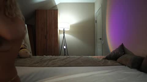 VIKKI online show from 10.13.25